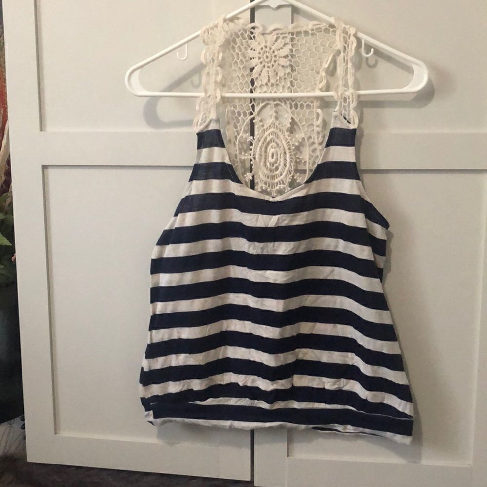 Weavers size medium navy blue and‎ white striped crochet top 0043